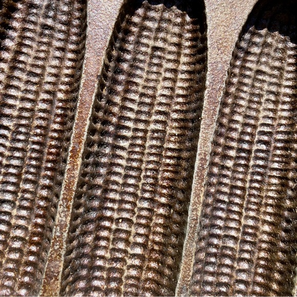 Cast Iron Cornbread Pan - Picture 5 of 10